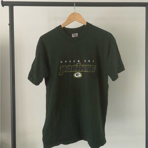 Size XL, retro Green Bay Packers t-shirt, embroidered details.